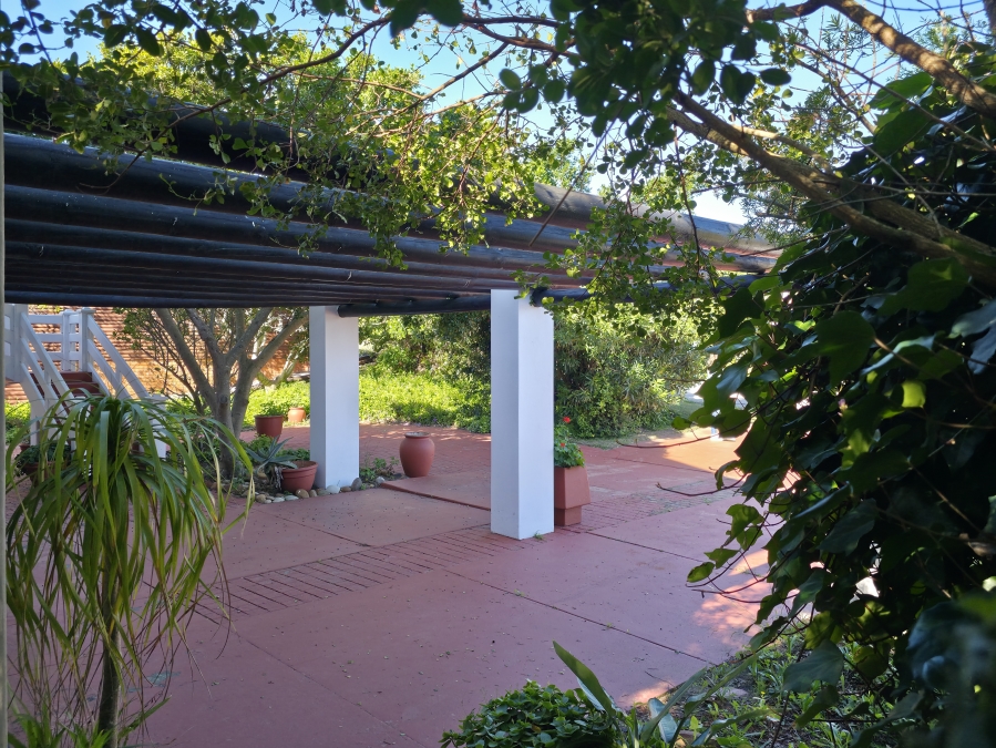 4 Bedroom Property for Sale in Paradise Beach Eastern Cape